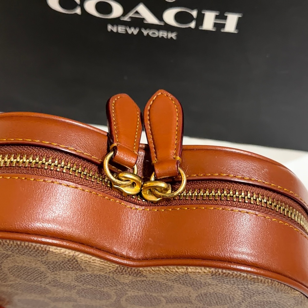 ❤️Coach-Heart Signature Monogram Canvas Crossbody Bag❤️ - Picture 12 of 13